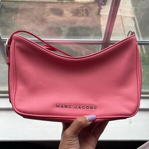 Marc Jacobs shoulder bag in beautiful pink with silver adjustable straps